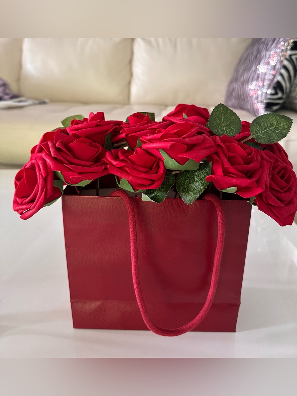 🌹 Elegant Red Roses Bouquet with a touch of Luxurious 🌹 - Picture 2 of 4